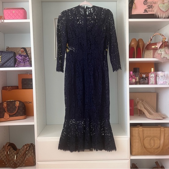SOLD!  💕 NWT Dolce & Gabbana $4995 Floral Embroidered Lace in Navy - Picture 5 of 12